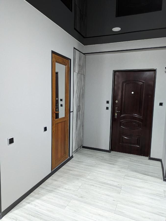 Gari'S Apartment Next To Borjomi Central Park Luaran gambar