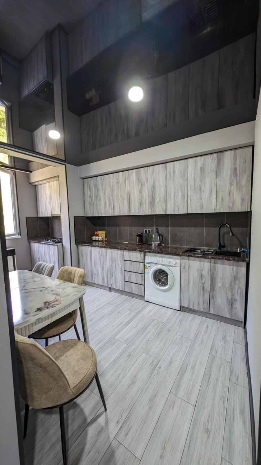 Gari'S Apartment Next To Borjomi Central Park Luaran gambar